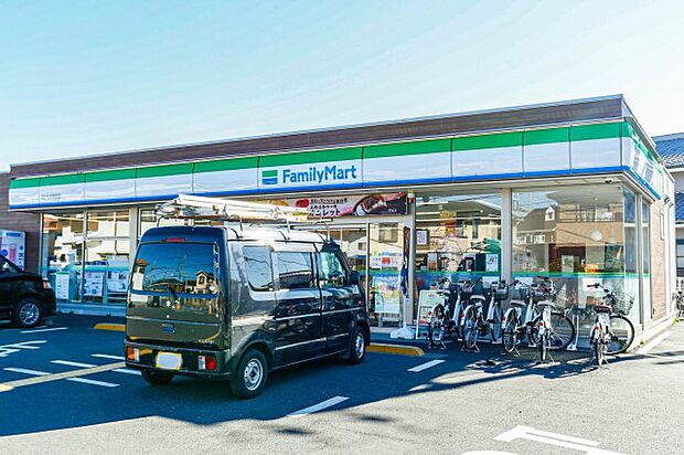 コンビニ 500m ファミリーマートさいたま神田店