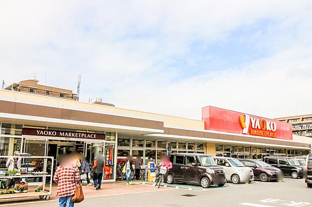 スーパー 800m ヤオコー 浦和大久保店(食は人生の大部分を占める。埼玉県がエリアの食生活提案型スーパーマーケット。それがヤオコーです。私たちは地域のお客さまに感動と笑顔を提供できるお店創…