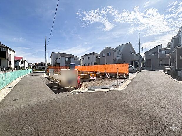 【前面道路】車の通行が少ないので、静かな住環境を維持することができます。