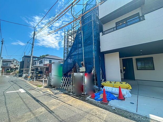 【前面道路】車の通行が少ないので、静かな住環境を維持することができます。