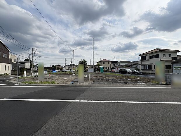 【前面道路】車の通行が少ないので、静かな住環境を維持することができます。