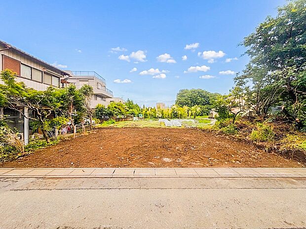 【現地土地写真】南西、北東ともに遮る建物がないため、陽光たっぷり降り注ぐ開放感を味わえます。
