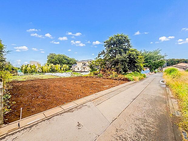 【前面道路-公道約4.0ｍ-】車の通行がほとんどないため、静かな住環境を維持することができます。