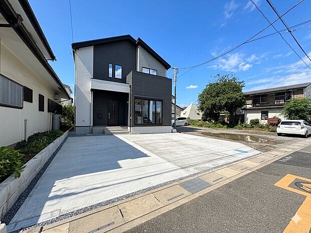 【前面道路】車の通行が少ないので、静かな住環境を維持することができます。