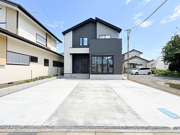 【駐車場】日々の暮らしにマイカーが必要。そんな方は物件の購入条件に駐車場は必須です。通勤に、家族のお迎えに、お買物に、おでかけに、クルマライフを楽しみたい方に。