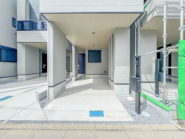 4号棟【駐車場】ゆったりとした駐車スペースを確保。大きめのお車でもOK。