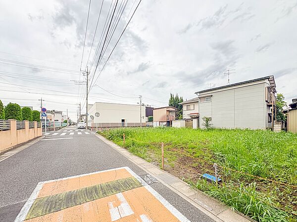 【前面道路】車の通行が少ないので、静かな住環境を維持することができます。