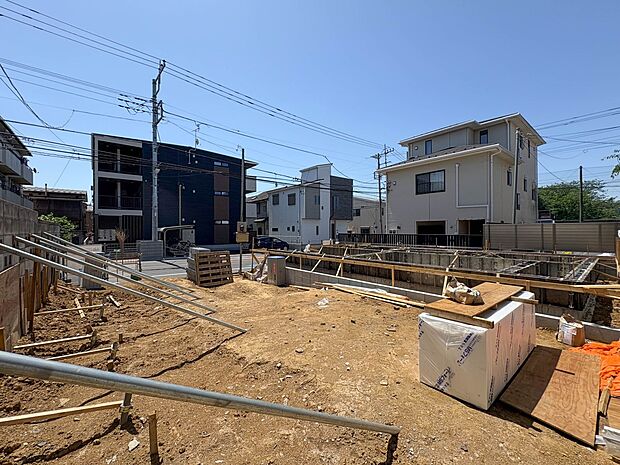 【外観】家族の温かさと陽光の暖かさ、楽しい毎日と明るい未来を予感させる「空間が織り成すひとつ先の住み心地」を演出します。