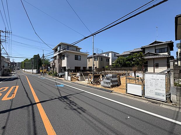 【前面道路】車の通行が少ないので、静かな住環境を維持することができます。