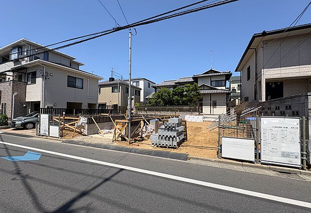 【前面道路】車の通行が少ないので、静かな住環境を維持することができます。