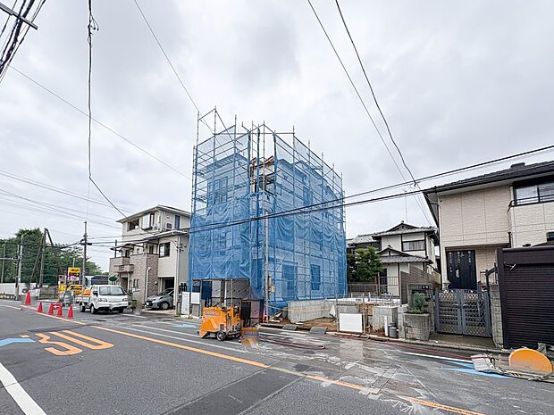 【外観】家族の温かさと陽光の暖かさ、楽しい毎日と明るい未来を予感させる「空間が織り成すひとつ先の住み心地」を演出します。