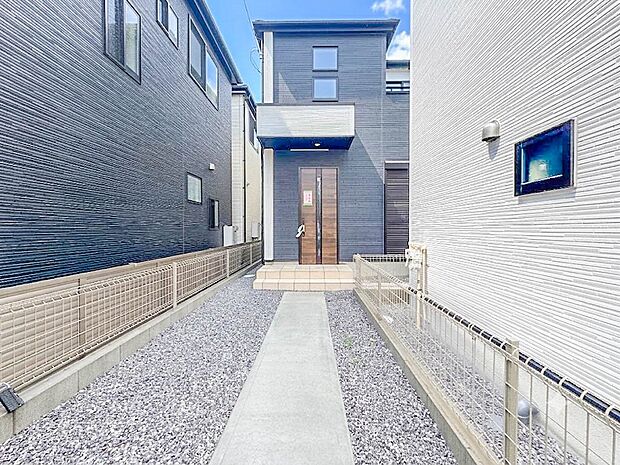 【外観】家族の温かさと陽光の暖かさ、楽しい毎日と明るい未来を予感させる「空間が織り成すひとつ先の住み心地」を演出します。