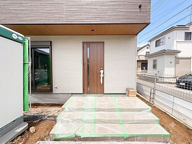 【玄関】玄関はおうちの顔と言われます。玄関アプローチは、外観デザインの印象を左右します。
