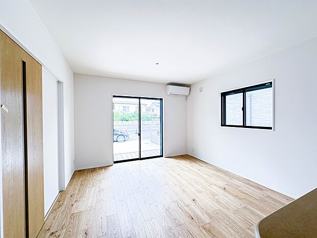 【LDK15.5帖】シンプルなデザインの家は風情がある。住む人のこだわりを感じる。※生成AIによるイメージです。家具・小物は販売価格に含まれません。