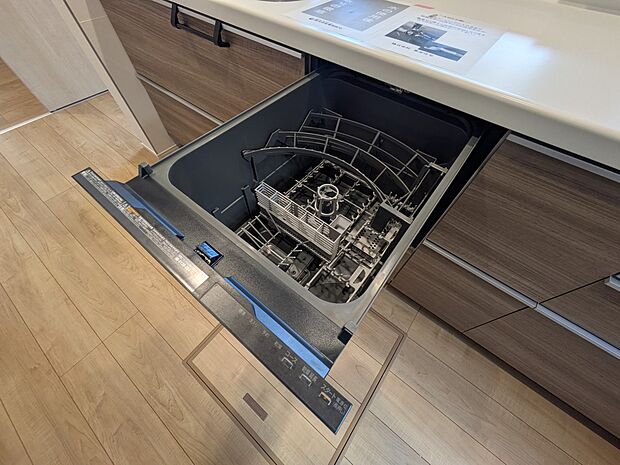 【ビルトイン食器洗浄乾燥機】食器洗いのわずらわしさから開放してくれる嬉しい設備。