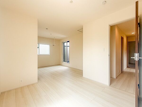 2号棟【寝室5.25帖＋5.25帖】充実した生活は伸びやかな居室空間から始まります。快適に・伸びやかに。心の潤いを求める方々へ。