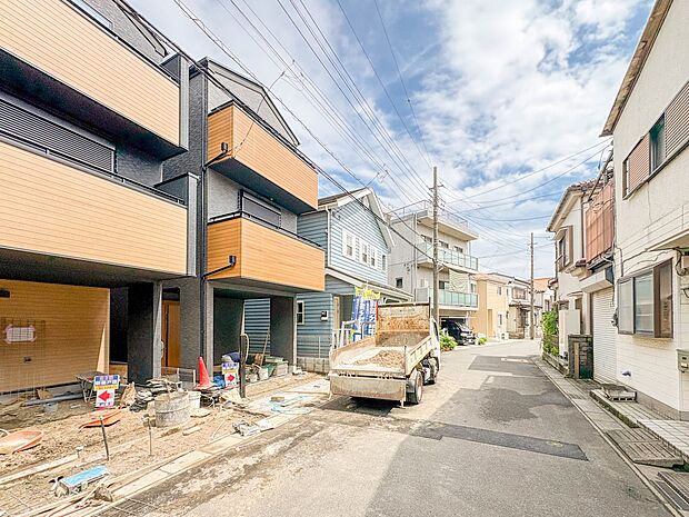 【前面道路】車の通行が少ないので、静かな住環境を維持することができます。