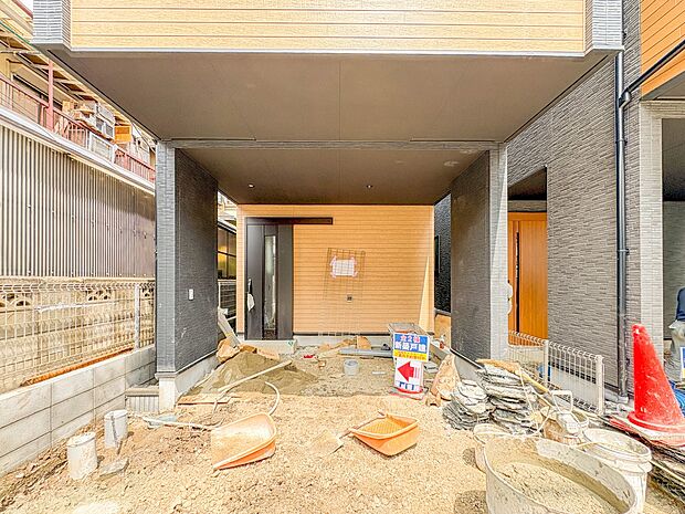 【駐車場】毎日の生活にマイカーが必須という方は、購入を検討する際、駐車場があることは大事な条件です。毎日の通勤や家族の送迎、買い物やお出かけなどクルマのある暮らしを満喫したい方は要チェック。…