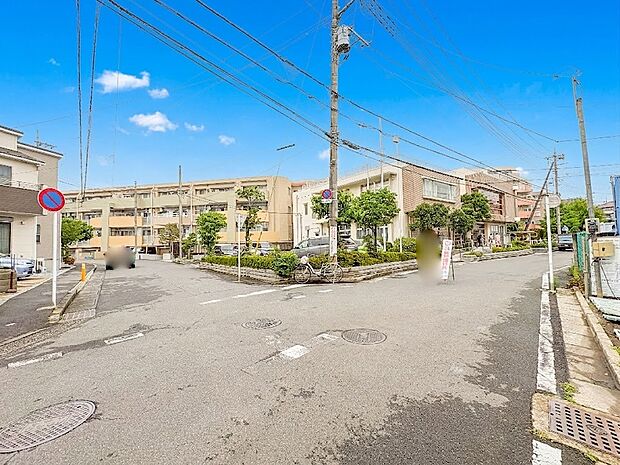 【前面道路】家の良し悪しだけでなく周辺環境も重要なポイント。※CGで天気変更