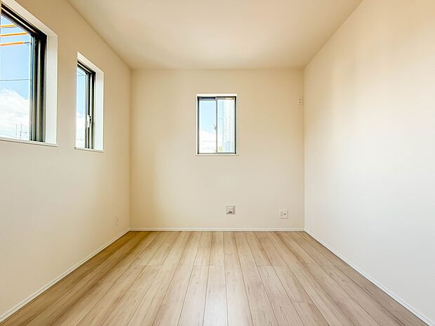 A号棟【子供部屋5.25帖】お子様のお部屋にぴったりなクロークを備えたフローリング仕様の洋室です。