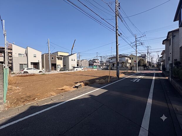 1号棟【前面道路】車の通行が少ないので、静かな住環境を維持することができます。