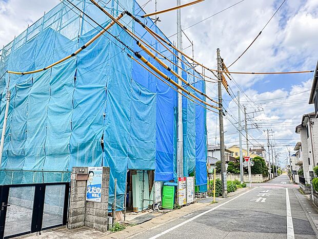 1号棟【前面道路】陽当りや通風性など各所に施された工夫で住みやすさを実現。部屋の大きさや周辺環境・街並など、資料には掲載していない情報が現地にはたくさんございます。是非ご確認下さい。