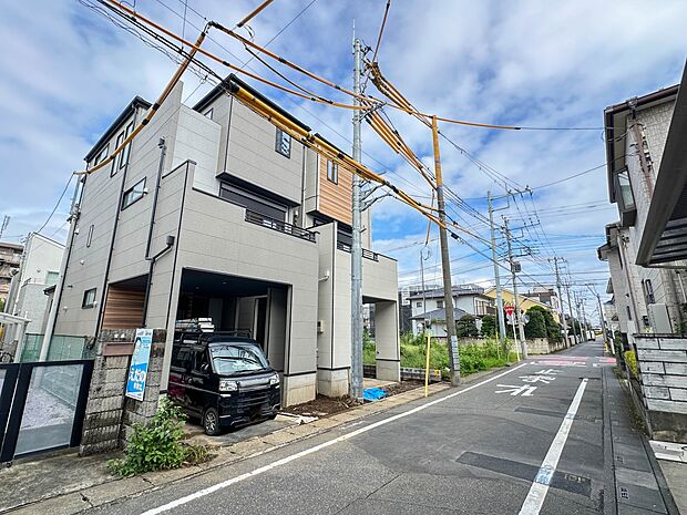 1号棟【前面道路】陽当りや通風性など各所に施された工夫で住みやすさを実現。部屋の大きさや周辺環境・街並など、資料には掲載していない情報が現地にはたくさんございます。是非ご確認下さい。