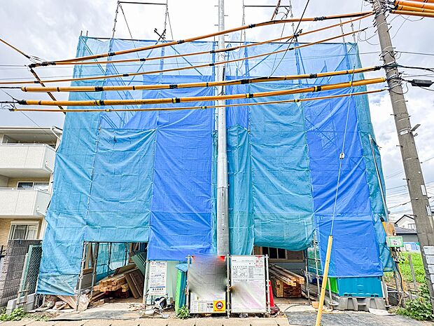 【外観】家族の温かさと陽光の暖かさ、楽しい毎日と明るい未来を予感させる「空間が織り成すひとつ先の住み心地」を演出します。