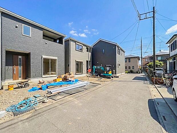 【前面道路4.3m】車の通行が少ないので、静かな住環境を維持することができます。