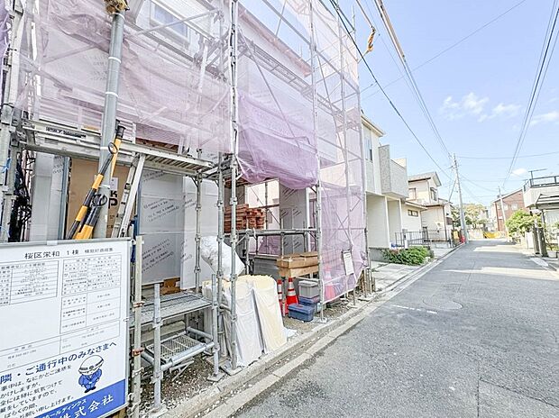 【前面道路4ｍ】車の通行が少ないので、静かな住環境を維持することができます。