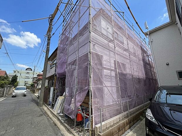 【外観】家族の温かさと陽光の暖かさ、楽しい毎日と明るい未来を予感させる「空間が織り成すひとつ先の住み心地」を演出します。