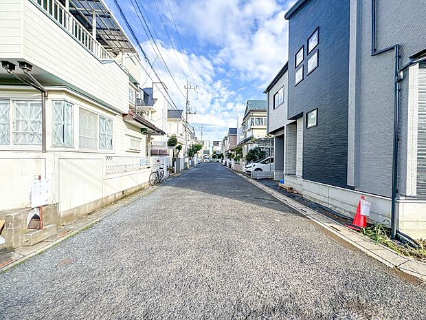 【前面道路6m】車の通行が少ないので、静かな住環境を維持することができます。