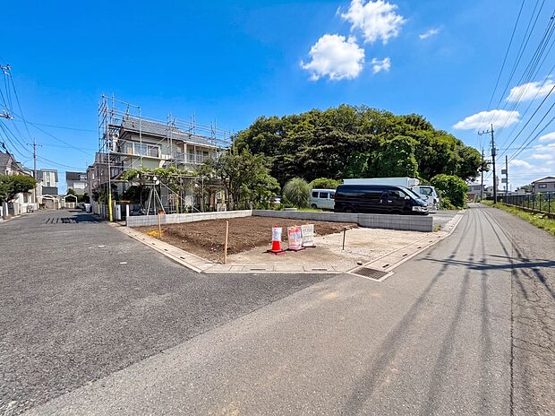 【前面道路6m】車の通行が少ないので、静かな住環境を維持することができます。