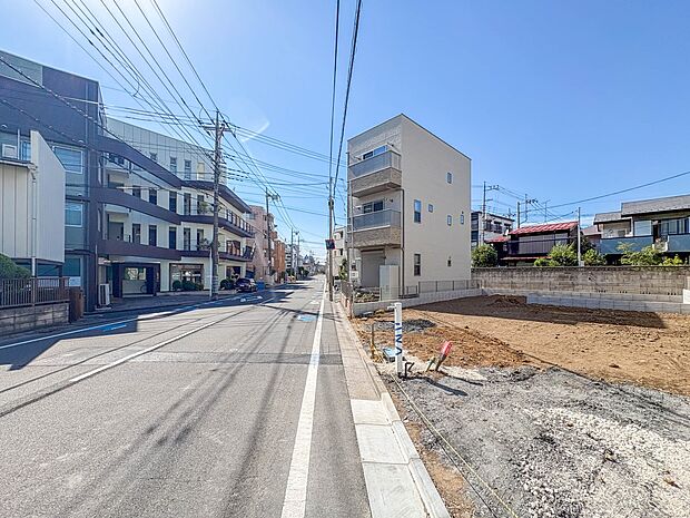 【前面道路8.7m】車の通行が少ないので、静かな住環境を維持することができます。