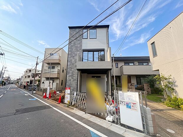【外観】家族の温かさと陽光の暖かさ、楽しい毎日と明るい未来を予感させる「空間が織り成すひとつ先の住み心地」を演出します。