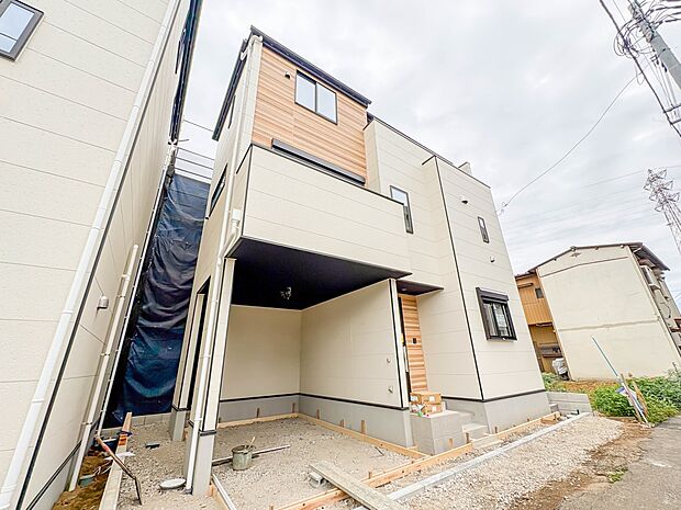 1号棟【外観】家族の温かさと陽光の暖かさ、楽しい毎日と明るい未来を予感させる「空間が織り成すひとつ先の住み心地」を演出します。