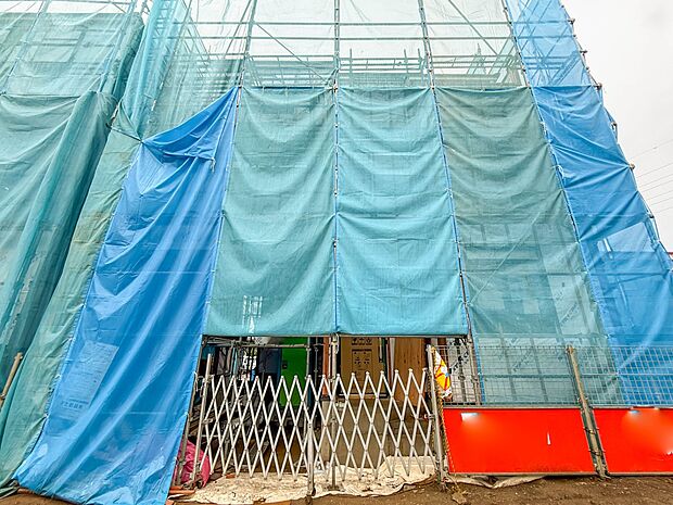 1号棟【外観】家族の温かさと陽光の暖かさ、楽しい毎日と明るい未来を予感させる「空間が織り成すひとつ先の住み心地」を演出します。