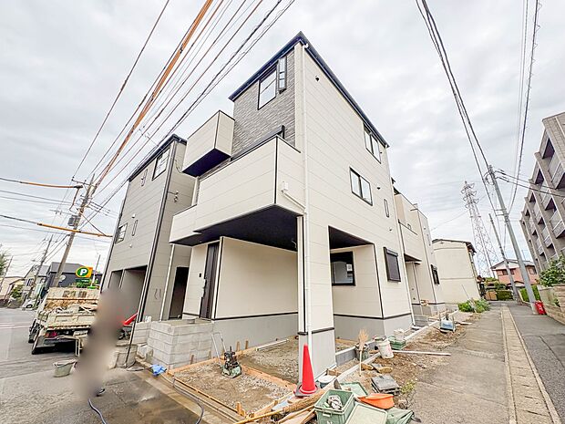 2号棟【外観】家族の温かさと陽光の暖かさ、楽しい毎日と明るい未来を予感させる「空間が織り成すひとつ先の住み心地」を演出します。