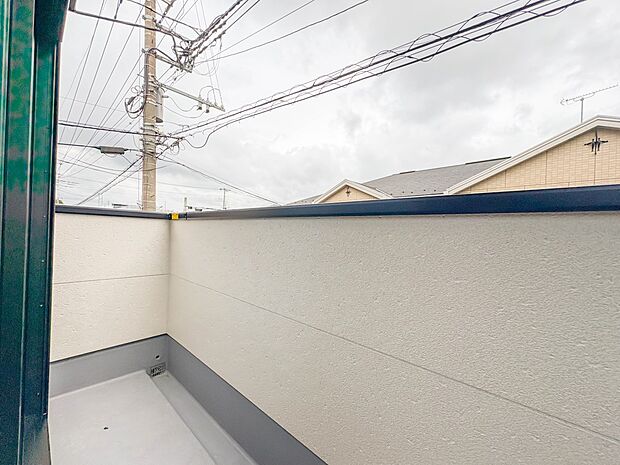 2号棟【バルコニー】 バルコニーから差し込む陽光・通風は、住環境・快適性と共に有り続ける貴重な「財産」です。