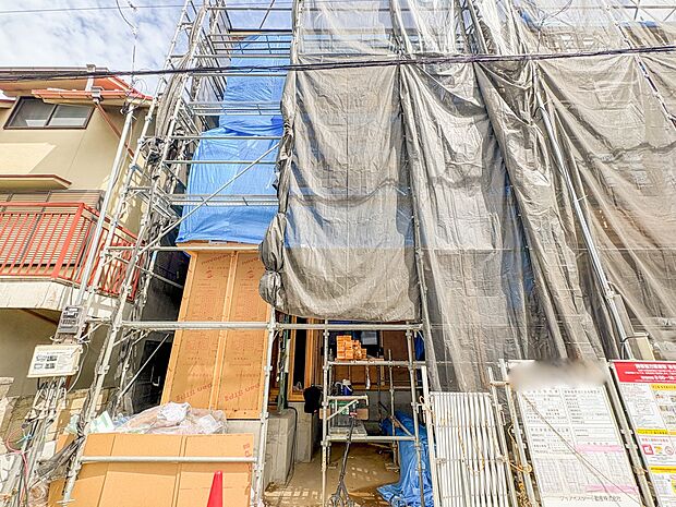 3号棟【外観】家族の温かさと陽光の暖かさ、楽しい毎日と明るい未来を予感させる「空間が織り成すひとつ先の住み心地」を演出します。