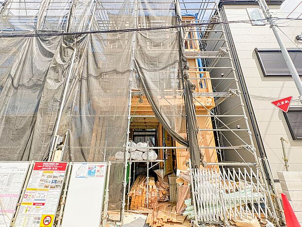 4号棟【外観】家族の温かさと陽光の暖かさ、楽しい毎日と明るい未来を予感させる「空間が織り成すひとつ先の住み心地」を演出します。