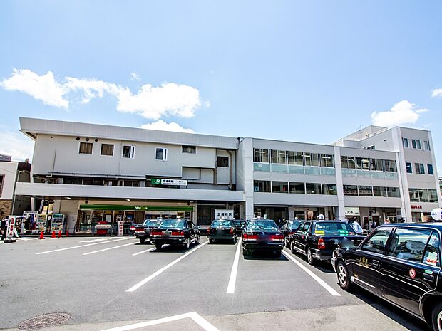 駅 1600m 北浦和駅(京浜東北線の停車駅です。駅の広いスペースのターミナルからは、教育機関方面、さいたま市立病院方面へ、バスによる運行が繁盛に行われています。交通の重要な中継地点として利…