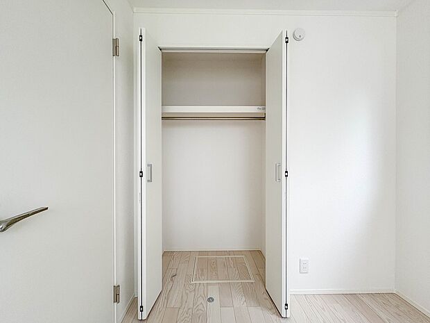 【収納】各部屋を最大限に広く使って頂ける様、全居住スペースに収納付。プライベートルームはゆったりと快適に。