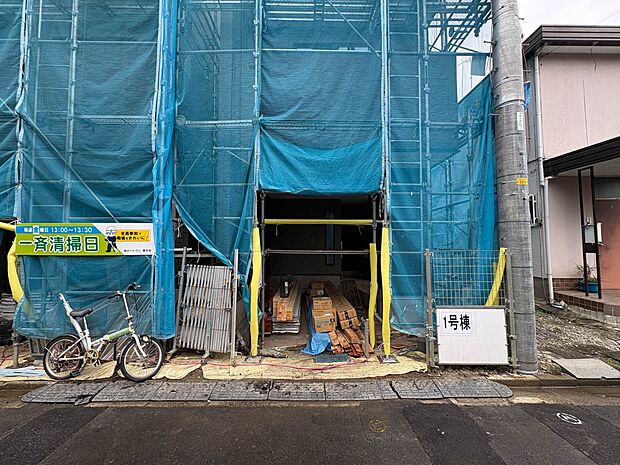 【現地】陽あたりの良さは必須条件。家族の温かさと陽光の暖かさ、楽しい毎日と明るい未来を予感させる。