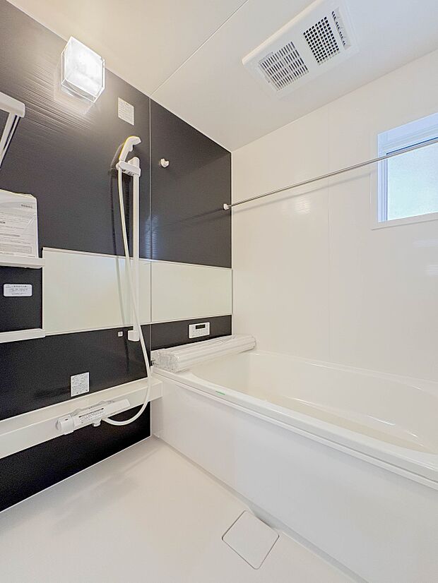 【Bathroom】一日の疲れを癒してくれるお風呂空間。使いやすさと上質な質感を両立して、単なる習慣から特別な時間に変わるはず。
