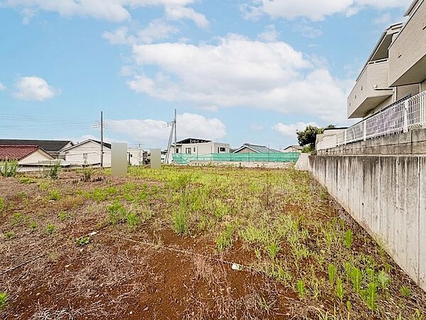 【現地】建築条件無し売地です。価格も魅力的です。お好きなハウスメーカーでどうぞ。