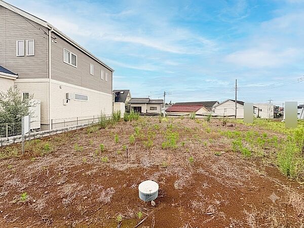【現地】建築条件無し売地です。価格も魅力的です。お好きなハウスメーカーでどうぞ。