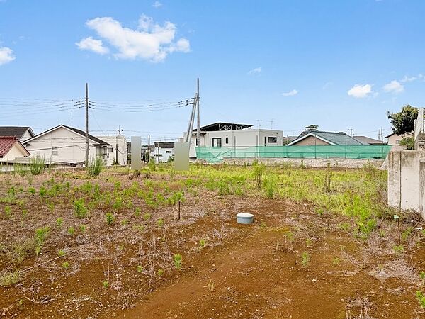 【現地】建築条件無し売地です。価格も魅力的です。お好きなハウスメーカーでどうぞ。