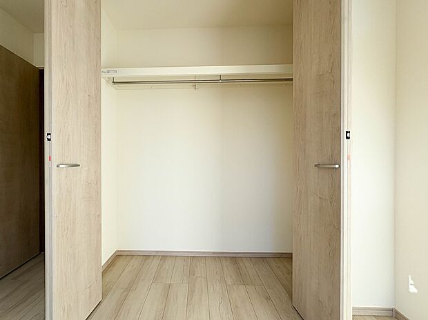 【収納】各部屋を最大限に広く使って頂ける様、全居住スペースに収納付。プライベートルームはゆったりと快適に。