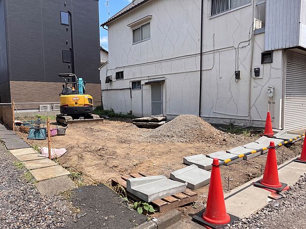 【外観】こちらの物件に少しでもご興味がありましたら、お気軽にお電話下さい。ネット上で「見えない物」「わからない事」でも、実際にご見学いただくことで、手に取るようにおわかりいただけるはずです。…